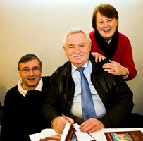Covenant Scheme Secretaries Railway Street Covenant Scheme Secretary Ian Barron and his wife Heather get a book signed.