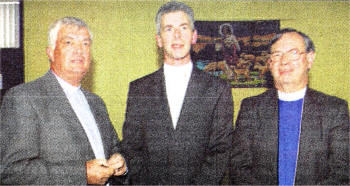 Rev James Todd (centre) with the Clerk of Presbytery Rev John Davey (left) and the Moderator of Presbytery Rev David Porter. US2708-679DR